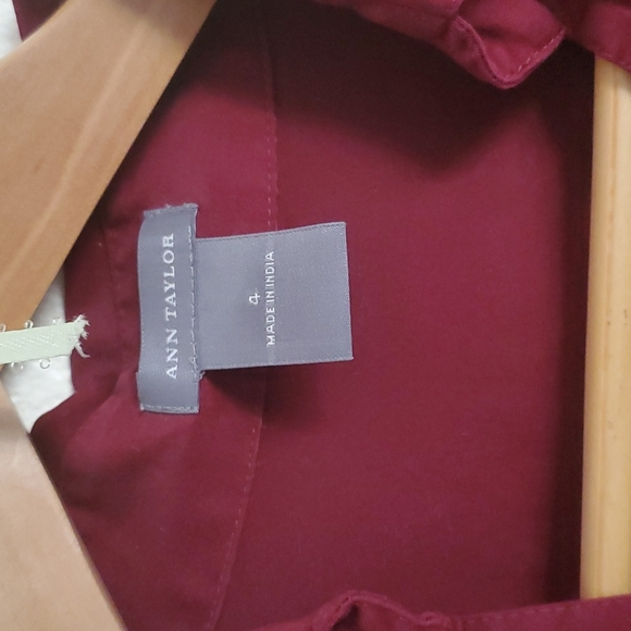 Ann Taylor structured top - Picture 2 of 7